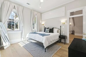 5 Schlafzimmer, Schreibtisch, Bügeleisen/Bügelbrett, Reisekinderbett