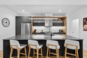 104 Verbier, Building 14 - No Pets Allowed | Private kitchen | Full-size fridge, microwave, oven, stovetop - 104 Verbier Building 14 (Mont-Tremblant)