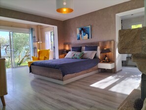 4 bedrooms, in-room safe, desk, travel cot - 4BR Hillside Villa • Infinity Pool, Spa & Views • Near Cannes (Montauroux)