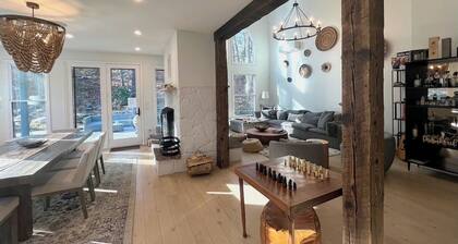 Hot tub, Sauna, Game Room, Fireplaces + Heated Pool in Summer!