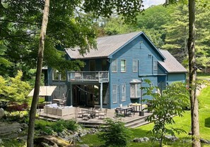 Exterior - Hot tub, Sauna, Game Room, Fireplaces + Heated Pool in Summer! (New Marlborough)