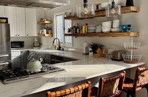 Fridge, microwave, stovetop, dishwasher