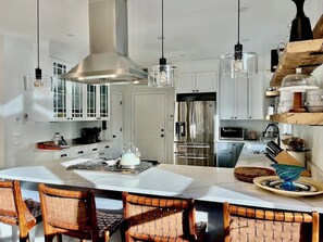 Fridge, microwave, stovetop, dishwasher - Hot tub, Sauna, Game Room, Fireplaces + Heated Pool in Summer! (New Marlborough)