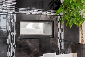 Iron/ironing board, internet, bed sheets