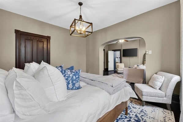 3 bedrooms, desk, travel crib, free WiFi