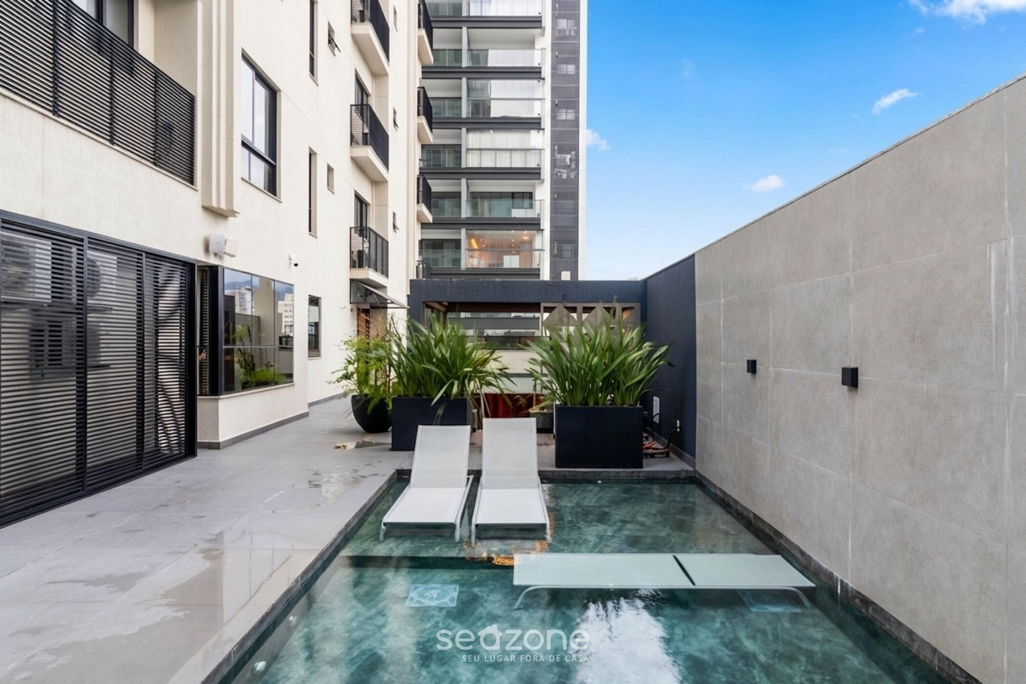 Apartemen Basic | Kolam renang | Kolam renang outdoor