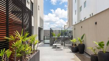 Basic Apartment | Terrace/patio