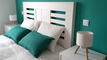 4 bedrooms, iron/ironing board, Internet, bed sheets