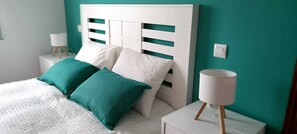 4 habitaciones, tabla de planchar con plancha, internet y ropa de cama 