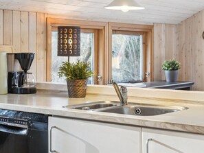 Fridge, dishwasher, cookware/dishes/utensils - "Syriel" - 850m from the sea by Interhome (Nykøbing Sj)