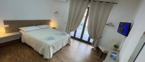 4 makuuhuonetta, silitysrauta/-lauta, ilmainen Wi-Fi, vuodevaatteet