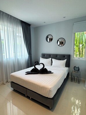 2 bedrooms, iron/ironing board, internet, bed sheets