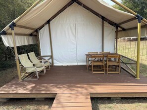 Outdoor dining - Serenity Tent Number 2 (Denison)