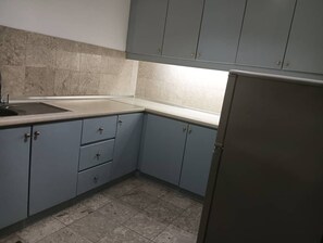 Familie tweepersoonskamer, uitzicht op de stad | Gratis wifi