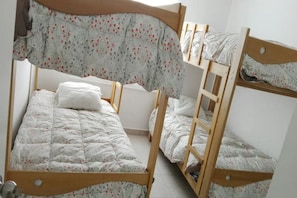 2 bedrooms, iron/ironing board, WiFi, bed sheets