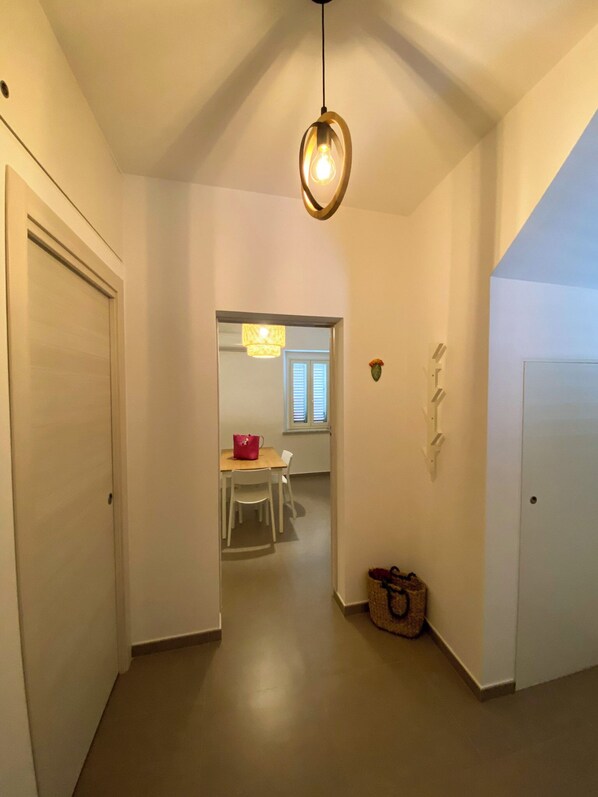 House, Balcony | Bahagian dalam