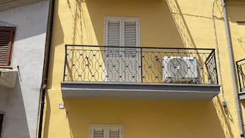 House, Balcony | Perincian bahagian luar