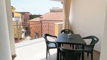 House, Balcony | Dining