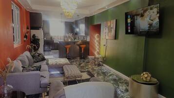 Family Apartment, Garden View | Living area