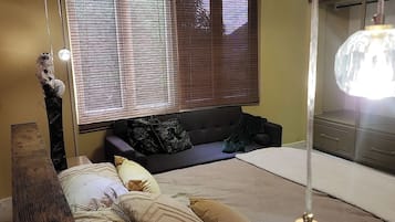 Family Apartment, Garden View | Blackout drapes, soundproofing, iron/ironing board, free WiFi