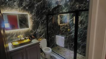 Family Apartment, Garden View | Bathroom