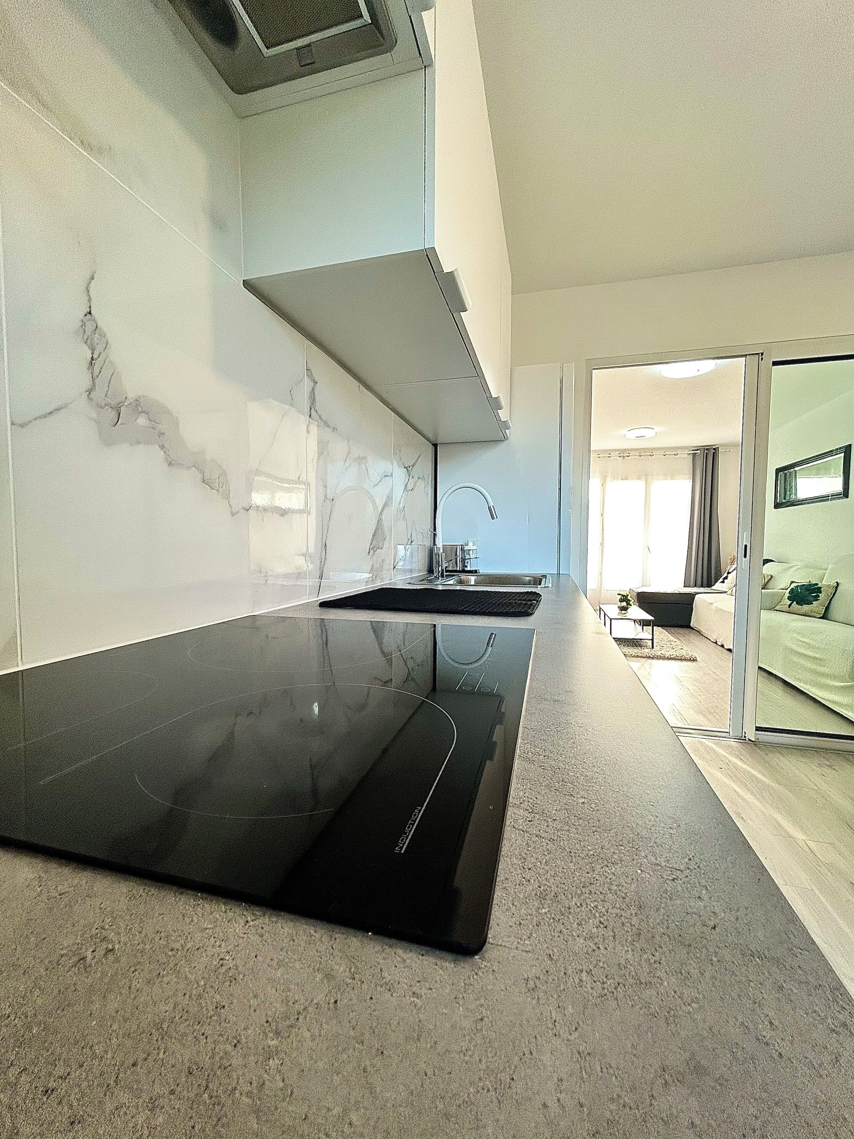 Micro-ondes, four, plaque de cuisson