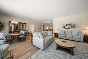 TV, books - Happy Fiddler - Unit 403 - Amazing Penthouse overlooking the Gulf! 1795 sq. ft. (Indian Rocks Beach)