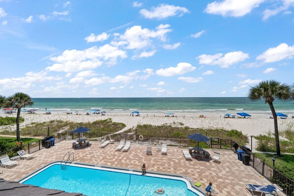 A heated pool - Happy Fiddler - Unit 403 - Amazing Penthouse overlooking the Gulf! 1795 sq. ft. (Indian Rocks Beach)