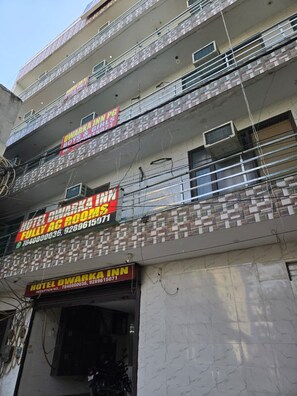 Exterior detail - Hotel Dwarka Inn (New Delhi)