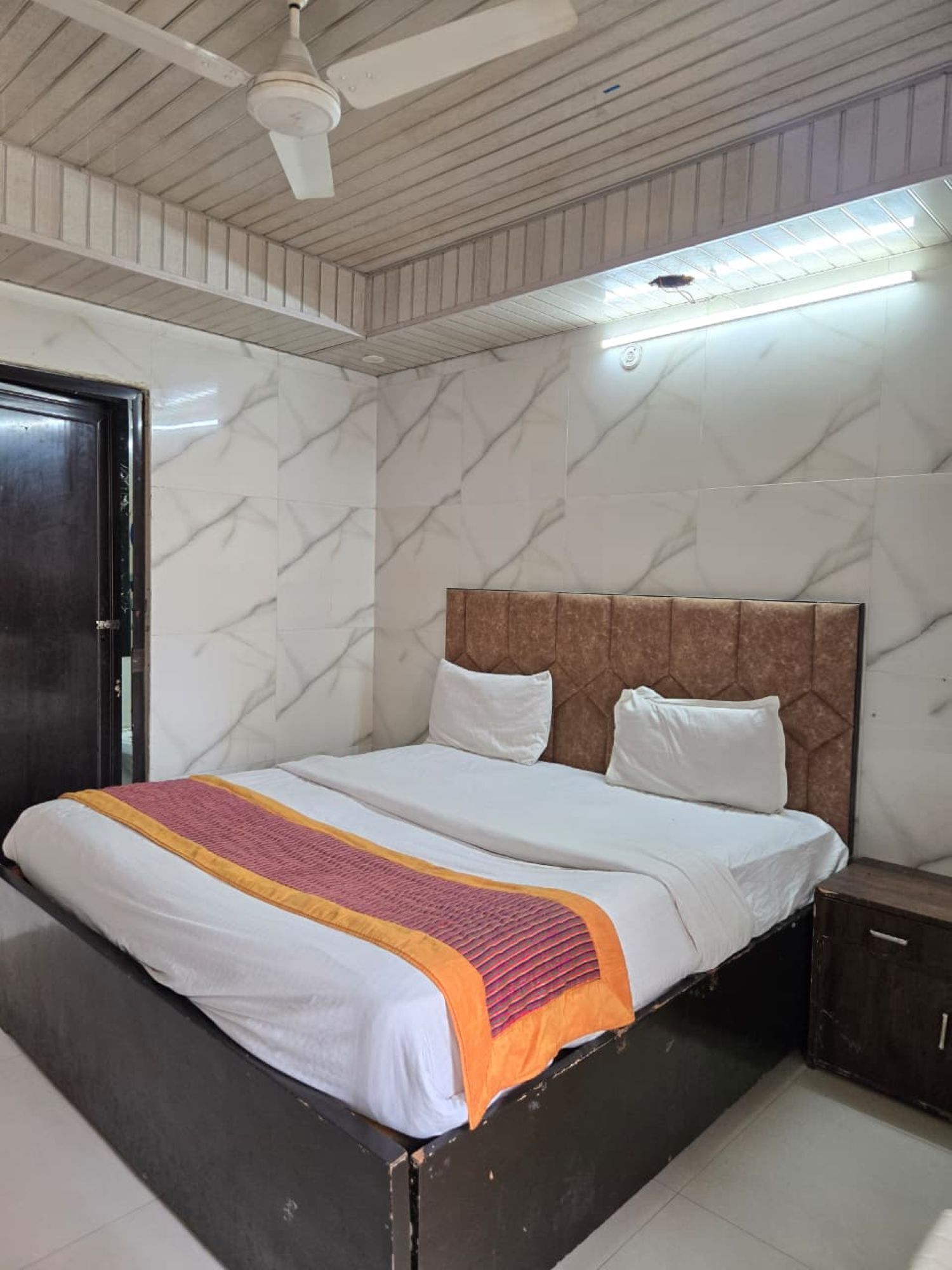 مساحة عمل للكمبيوتر المحمول وواي فاي مجانًا