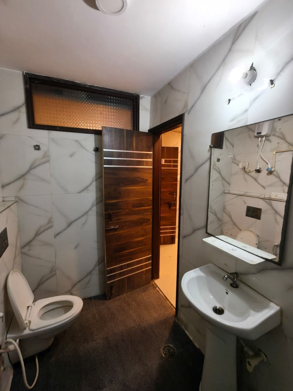 Ducha, jabón y papel higiénico