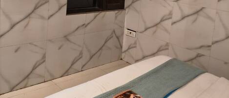 Classic Room | Laptop workspace, free WiFi