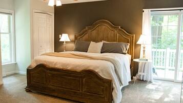 3 chambres, bureau, fer et planche à repasser, lit parapluie