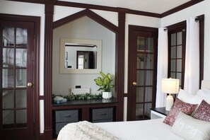 3 Schlafzimmer, Schreibtisch, Bügeleisen/Bügelbrett, Reisekinderbett