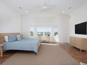 4 bedrooms, desk, iron/ironing board, free WiFi - Sunset Shores | an ESVR property (Royal Oak)