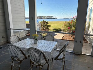 Outdoor dining - Sunset Shores | an ESVR property (Royal Oak)