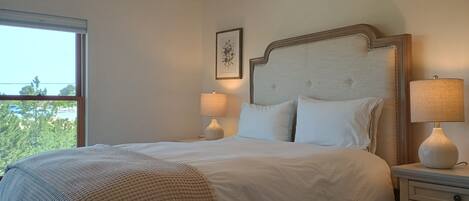 2 bedrooms, desk, free WiFi, bed sheets