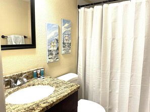 Shower, hair dryer, towels, soap - TROPICAL BREEZE TOWNHOUSE WITH LARGE PRIVATE PATIO 2 BEDROOMS-2 BATHROOMS (Fort Myers)