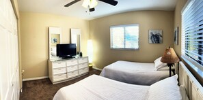 2 chambres, fer et planche à repasser, Wi-Fi gratuit, draps fournis