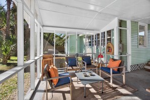 Terrace/patio - Annabelle's Cottage - Escape to Folly (Folly Beach)