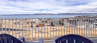 Updated Two-Bedroom Lake View Condo 930 #4