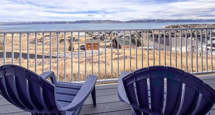 Updated Two-Bedroom Lake View Condo 930 #4