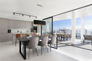 Dining - Luxury 3-Bedroom Apartment in Higuerón (La Capellania)