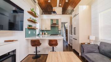 Réfrigérateur, micro-ondes, four, plaque de cuisson