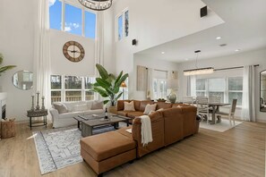 Smart TV, fireplace - Somerset by the Sea | Private Pool | 6-Seater Golf Cart + Bikes | Walk to Beach (Santa Rosa Beach)