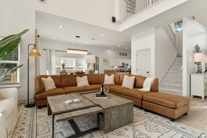 Smart TV, fireplace - Somerset by the Sea | Private Pool | 6-Seater Golf Cart + Bikes | Walk to Beach (Santa Rosa Beach)