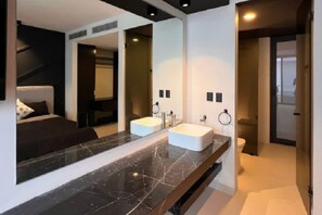 Iron/ironing board, WiFi, bed sheets - La Veleta Deluxe | Private Pool & Rooftop Jungle View (Tulum)