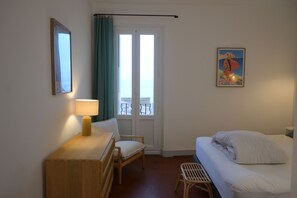 Iron/ironing board, WiFi, bed sheets - Comfortable apartment, historic center, sea view, 10 minutes from the beach (Calvi)