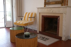 Interior - Comfortable apartment, historic center, sea view, 10 minutes from the beach (Calvi)