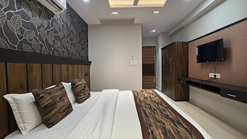 Desk, laptop workspace, free WiFi